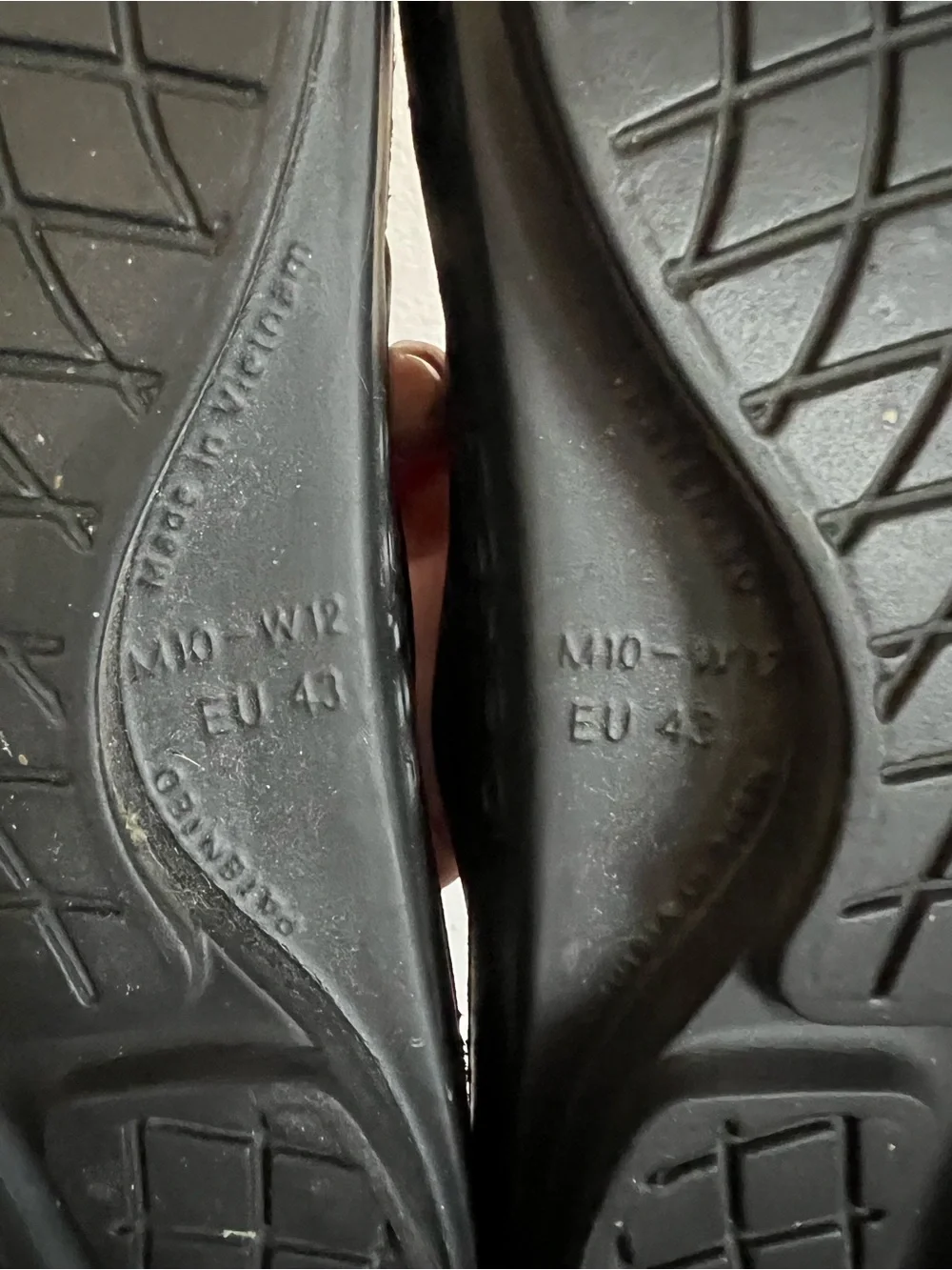 Oofos Original Black Flip Flop Recovery Comfort Sandals Unisex Size M 10 W 12